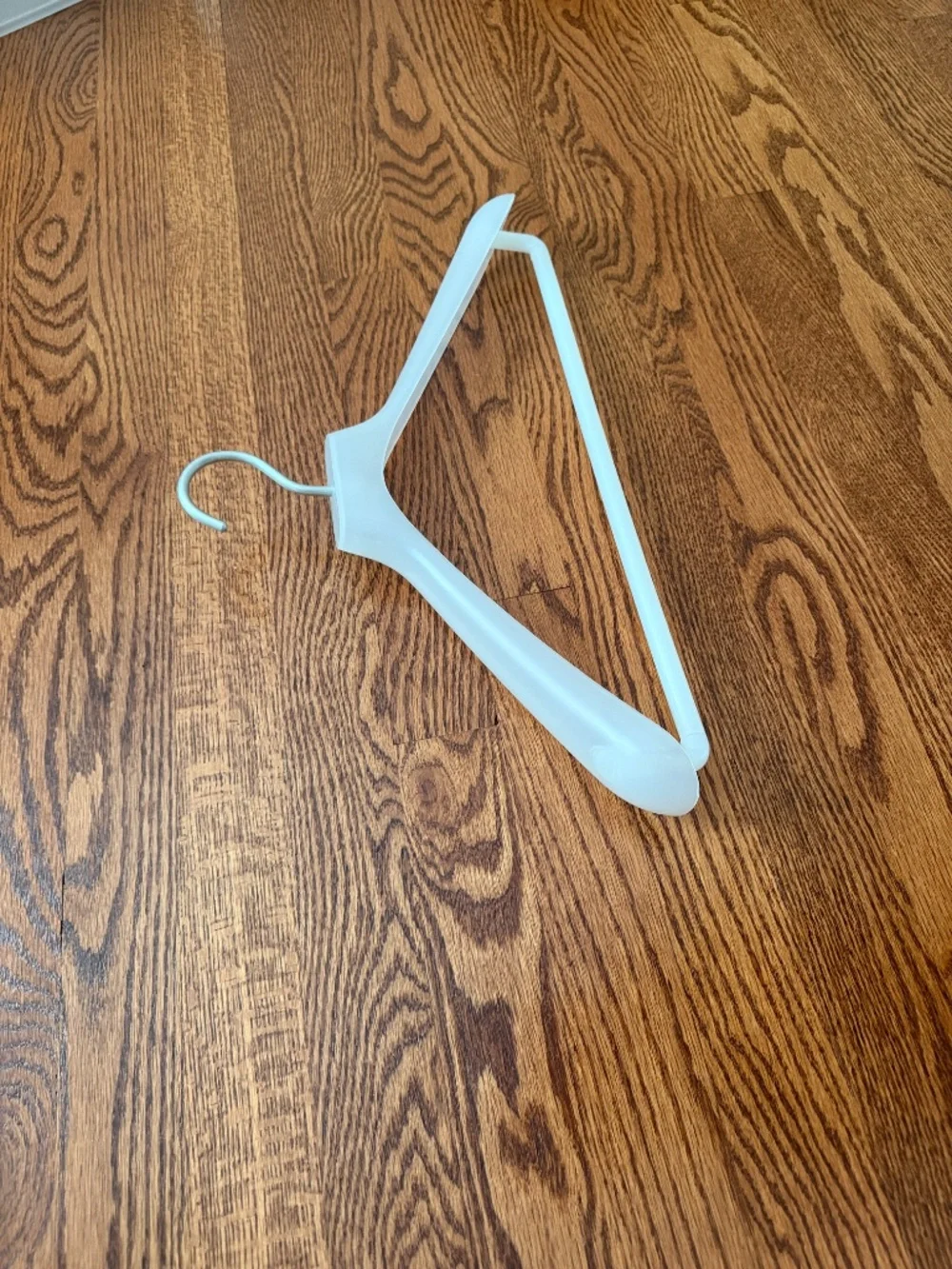 8 Muji hangers